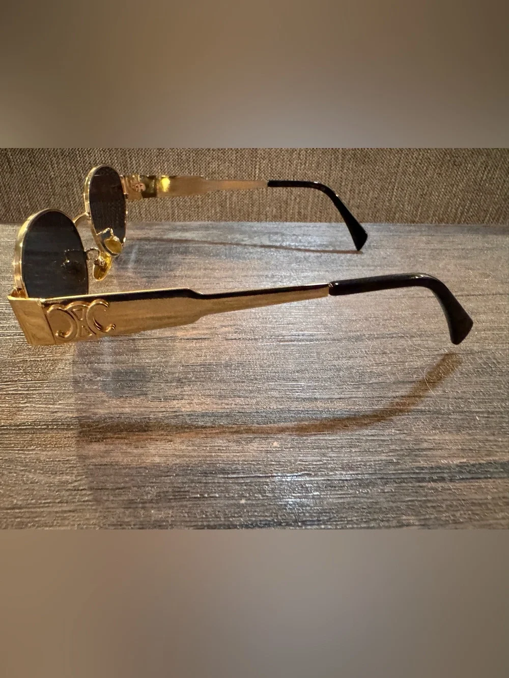 Trendy gold logo sunglasses oval